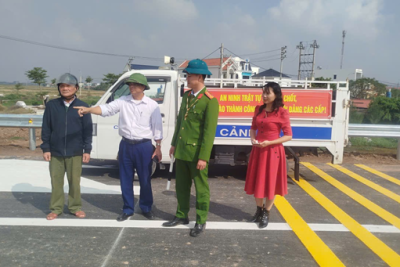 TRƯỜNG TIỂU HỌC GIAO THỊNH _TÍCH CỰC THỰC HIỆN PHONG TRÀO ĐẢM BẢO AN TOÀN GIAO THÔNG ĐƯỜNG BỘ